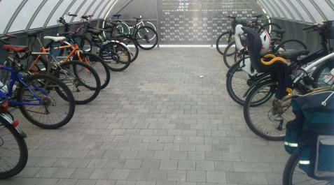 10.500 usos y 427 personas de alta en el aparcamiento de bicis de Mendebaldea 10.500 usos y 427 personas de alta en el aparcamiento de bicis de Mendebaldea