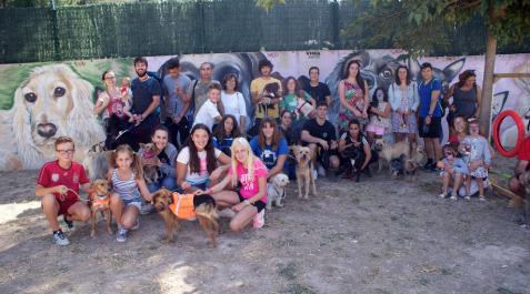 La inauguración del parque canino reúne a 500 vecinos La inauguración del parque canino reúne a 500 vecinos