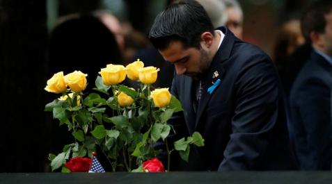 La Gran Manzana recordó el 11-S con una emotiva ceremonia en la que familiares de los fallecidos leyeron los nombres de las casi 3.000 personas que perdieron la vida en los ataques de aquel día.