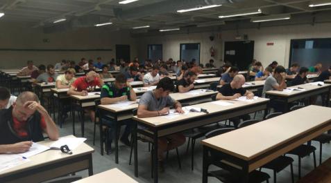 344 aspirantes se presentan a la oposición de bombero para 17 plazas en Navarra 344 aspirantes se presentan a la oposición de bombero para 17 plazas en Navarra