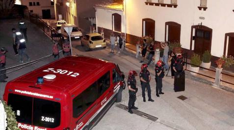 Reyerta con tres muertos en Cáseda La disputa entre dos familias fue el origen de un tiroteo en la localidad navarra que se saldó con un varón y sus dos hijos muertos por disparos de escopeta.