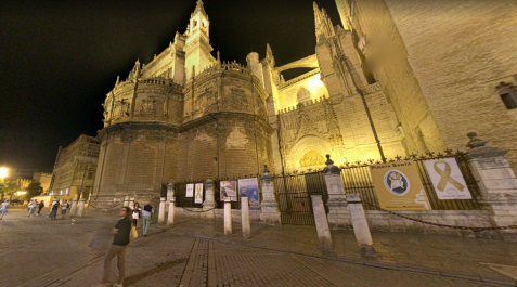 Intervenido a dos turistas holandeses un dron que cayó en la catedral de Sevilla Intervenido a dos turistas holandeses un dron que cayó en la catedral de Sevilla