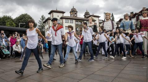 La 'Mutildantza' divide a la Junta General y Ayuntamiento en Baztan La 'Mutildantza' divide a la Junta General y Ayuntamiento en Baztan