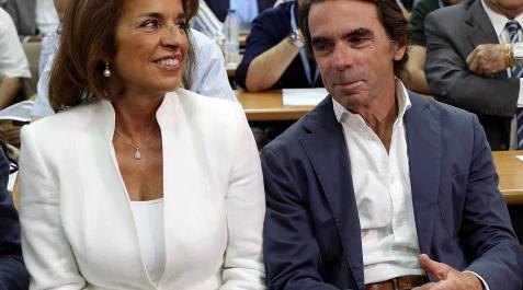 Aznar pide a Santamaría y Casado que sean conscientes de que hay que refundar el PP Aznar pide a Santamaría y Casado que sean conscientes de que hay que refundar el PP