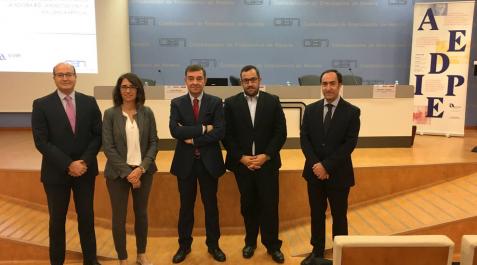 Aedipe Navarra y CEN abordan los retos de la Industria 4.0 en las relaciones laborales Aedipe Navarra y CEN abordan los retos de la Industria 4.0 en las relaciones laborales