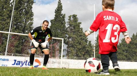 Santi Navarro, portero del Cortes: “He tenido suerte. El fútbol me lo ha dado todo” Santi Navarro, portero del Cortes: “He tenido suerte. El fútbol me lo ha dado todo”
