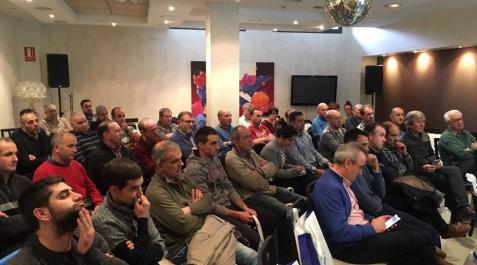 Asistentes a la jornada explicativa para los clientes de Piensos Unzué este jueves en Irurtzun. Asistentes a la jornada explicativa para los clientes de Piensos Unzué este jueves en Irurtzun.
