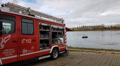Cinco bomberos heridos al volcar en Ballariain el camión en el que iban a apagar un incendio Cinco bomberos heridos al volcar en Ballariain el camión en el que iban a apagar un incendio