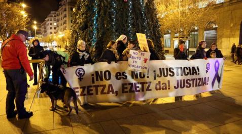 Concentración contra la sentencia de la Manada Concentración convocada por el colectivo feminista Andrea- Lunes Lilas para rechazar la violencia machista en especial contra la sentencia que confirma el fallo inicial de la Manada.