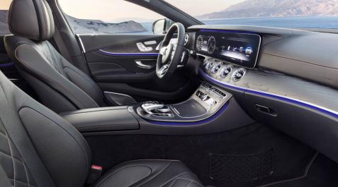 El interior de un coche. El interior de un coche.