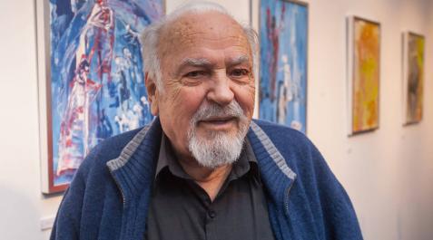 Antonio Oteiza, junto a sus obras. Antonio Oteiza, junto a sus obras.