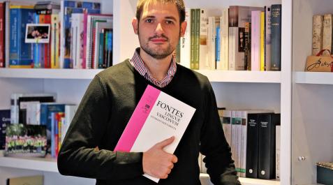 Ekaitz Santazilia: “La visión del euskera rodeada de un halo de misterio es muy eurocentrista” Ekaitz Santazilia: “La visión del euskera rodeada de un halo de misterio es muy eurocentrista”