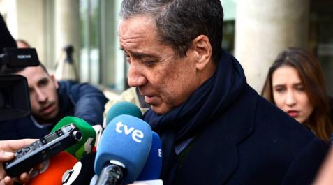Zaplana, tras firmar en el juzgado: Zaplana, tras firmar en el juzgado: