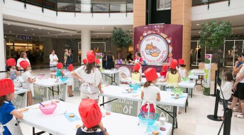 Un taller de repostería infantil anterior en La Morea. Un taller de repostería infantil anterior en La Morea.
