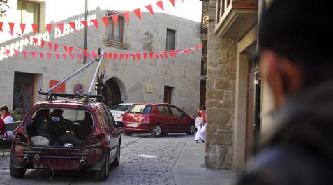 Rodaje de 'Line Walker II' en Tafalla El equipo de rodaje de la película china 'Line Walker II' ha filmado esta semana en tafalla. la escena estrella ha sido la de una persecución de coches que se desarrolla durante un supuesto encierro de san fermín. cientos de navarros han participado en el rodaje como figurantes