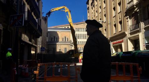 Comienza el derribo del edificio de los cines Carlos III de Pamplona Comienza el derribo del edificio de los cines Carlos III de Pamplona
