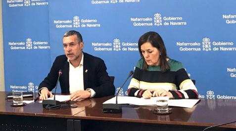 El vicepresidente Laparra y Gema Mañú, durante la presentacion del nuevo decreto de financiación de los Servicios Sociales de Base de Navarra. El vicepresidente Laparra y Gema Mañú, durante la presentacion del nuevo decreto de financiación de los Servicios Sociales de Base de Navarra.