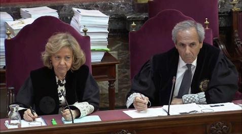 Los fiscales Consuelo Madrigal y Jaime Moreno, durante el juicio del Procés. Los fiscales Consuelo Madrigal y Jaime Moreno, durante el juicio del Procés.