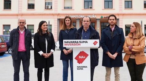 Los candidatos al Senado y Congreso de Navarra Suma, frente a la estación de Renfe en Pamplona. Los candidatos al Senado y Congreso de Navarra Suma, frente a la estación de Renfe en Pamplona.