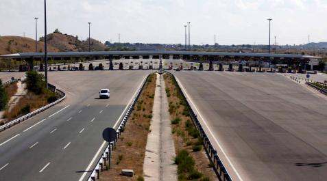 Un vehículo, en la R-3 de Madrid. Un vehículo, en la R-3 de Madrid.