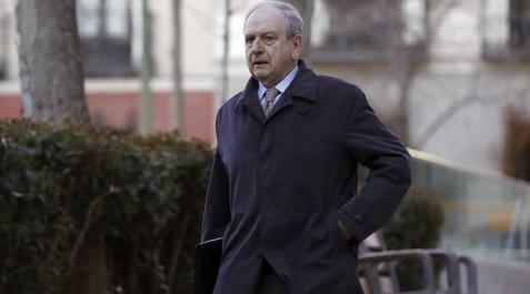 El exsubgobernador del Banco de España Javier Aríztegui, a su llegada a la Audiencia Nacional en 2017. El exsubgobernador del Banco de España Javier Aríztegui, a su llegada a la Audiencia Nacional en 2017.
