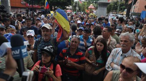 Escasa respuesta en Venezuela al llamamiento de Guaidó de acudir a los cuarteles Escasa respuesta en Venezuela al llamamiento de Guaidó de acudir a los cuarteles