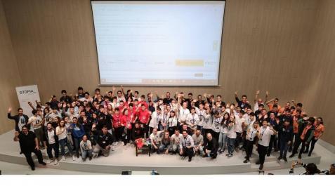 Foto de grupo de los participantes en la competición. Foto de grupo de los participantes en la competición.