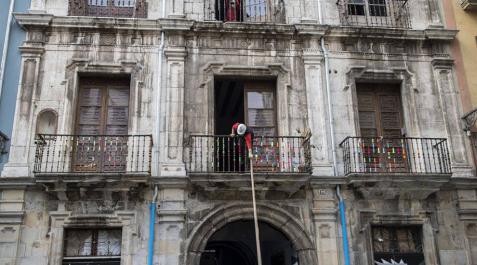 La puerta del Palacio Marqués de Rozalejo será clausurada con hormigón armado La puerta del Palacio Marqués de Rozalejo será clausurada con hormigón armado