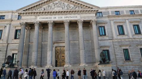 Sale del Congreso, entre aplausos, el féretro de Alfredo Pérez Rubalcaba Sale del Congreso, entre aplausos, el féretro de Alfredo Pérez Rubalcaba
