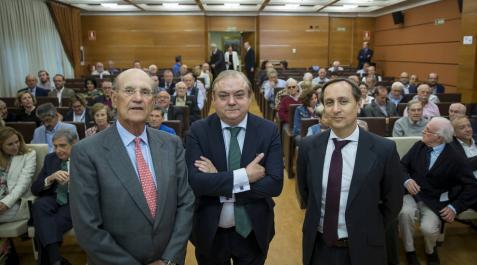 Miguel Canalejo, de Institución Futuro, junto a los periodistas Miguel Ángel Belloso y Carlos Cuesta. Miguel Canalejo, de Institución Futuro, junto a los periodistas Miguel Ángel Belloso y Carlos Cuesta.