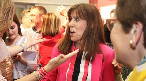 La cabeza de lista del PSN al Ayuntamiento de Pamplona, Maite Esporrín, celebrando los resultados electorales. La cabeza de lista del PSN al Ayuntamiento de Pamplona, Maite Esporrín, celebrando los resultados electorales.