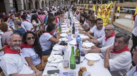Una 'paella solidaria' para 400 en Estella Una 'paella solidaria' para 400 en Estella