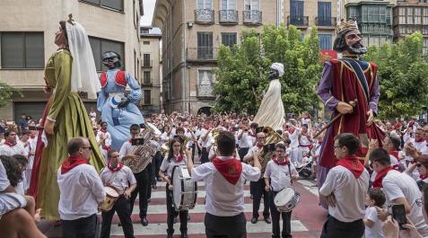 Despedida de los gigantes en fiestas de Estella Todas las fotos de la despedida de los gigantes en fiestas de Estella en Diario de Navarra