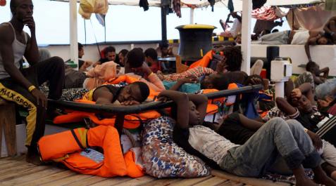 España ofrece puerto 17 días después al Open Arms, que insiste en ir a Italia España ofrece puerto 17 días después al Open Arms, que insiste en ir a Italia