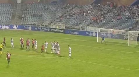 Vídeo del golazo de Adrián López ante el Recreativo de Huelva Vídeo del golazo de Adrián López ante el Recreativo de Huelva