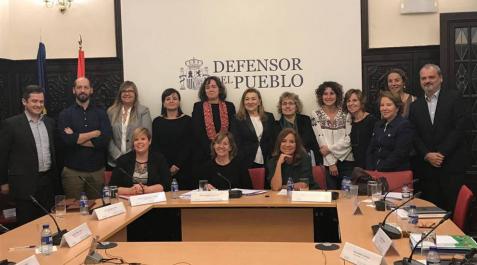 La presidenta de Hiru Hamabi, Yolanda Fonseca (la quinta por la derecha), en una jornada de trabajo con el Defensor del Pueblo. La presidenta de Hiru Hamabi, Yolanda Fonseca (la quinta por la derecha), en una jornada de trabajo con el Defensor del Pueblo.