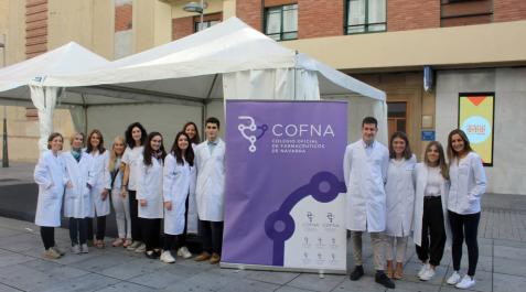 Farmacéuticos, en la carpa instalada en la confluencia de las calles Tudela y García Ximénez de Pamplona.