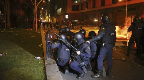 Policías antidisturbios en una manifestación anterior Policías antidisturbios en una manifestación anterior