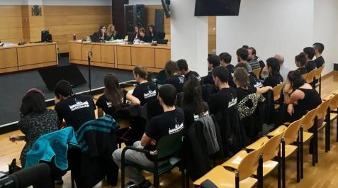 Concentración ante Justicia en apoyo a los 22 investigados por la ocupación de Rozalejo Concentración ante Justicia en apoyo a los 22 investigados por la ocupación de Rozalejo