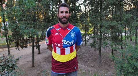 Carlos Cuéllar anuncia su retirada con una camiseta en la que recuerda a Osasuna Carlos Cuéllar anuncia su retirada con una camiseta en la que recuerda a Osasuna