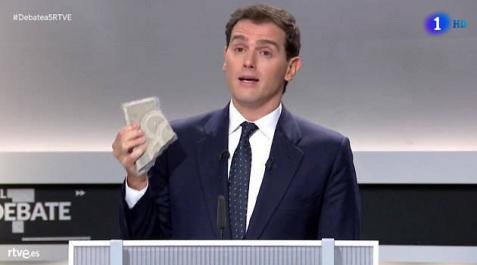 Las anécdotas del debate: el adoquín de Rivera, los chiringuitos de Abascal y el lapsus de Iglesias Las anécdotas del debate: el adoquín de Rivera, los chiringuitos de Abascal y el lapsus de Iglesias