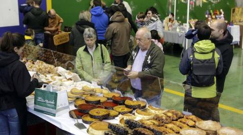 San Martín rescata los viejos oficios La feria de artesanía recuperó algunas tradiciones de Navarra y se llevó el protagonismo en esta jornada de fiestas en Irurtzun, pero los visitantes también pudieron disfrutar de una obra de teatro y participar en un concurso de repostería