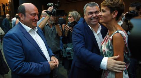 El nuevo Gobierno: mucho recelo a un lado y poco entusiasmo al otro El nuevo Gobierno: mucho recelo a un lado y poco entusiasmo al otro