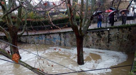 Anegadas las huertas de Martiket y cerradas las instalaciones deportivas Anegadas las huertas de Martiket y cerradas las instalaciones deportivas