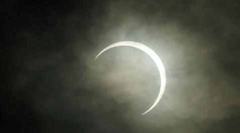 El eclipse anular de Sol o El eclipse anular de Sol o