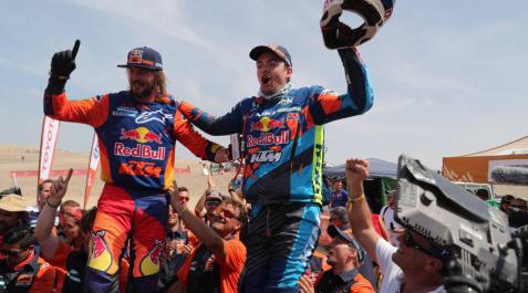 Al-Attiyah y Price se llevan el Dakar en coches y en motos Al-Attiyah y Price se llevan el Dakar en coches y en motos