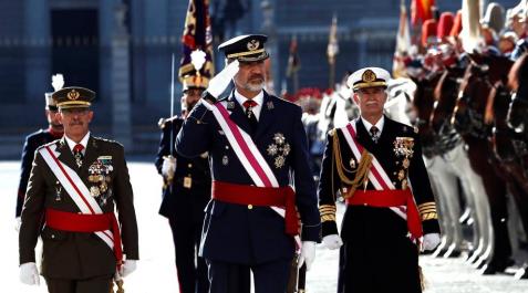 Felipe VI, acompañado por la reina Letizia, ha presidido la ceremonia de la Pascua Militar en el Palacio Real, a la que han asistido el presidente del Gobierno en funciones, Pedro Sánchez,