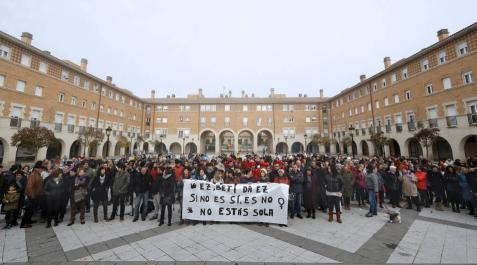Acto en Orkoien para rechazas la agresión sexual contra una vecina Acto en Orkoien para rechazas la agresión sexual contra una vecina