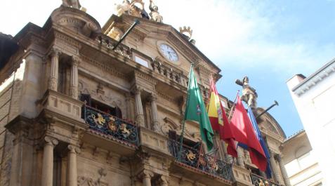 Fachada del Ayuntamiento de Pamplona. Fachada del Ayuntamiento de Pamplona.