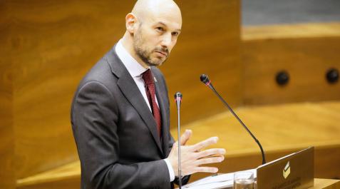Homenaje del Parlamento de Navarra a empresarios extorsionados por ETA Homenaje del Parlamento de Navarra a empresarios extorsionados por ETA